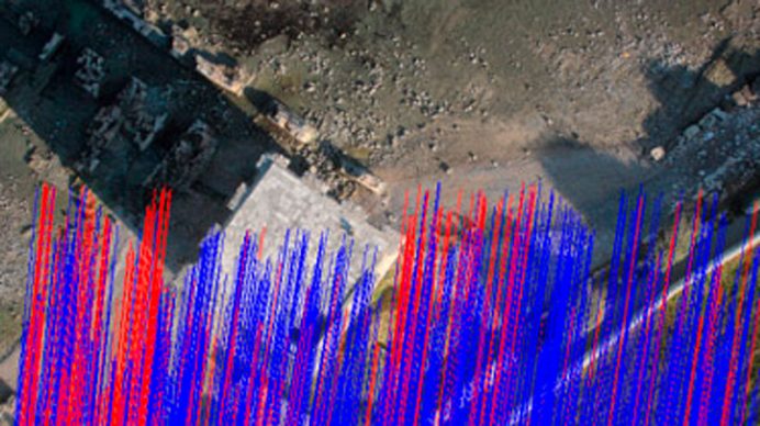 Immagine che mostra linee di match che collegano punti omologhi nell'allineamento tra immagini in Agisoft Photoscan