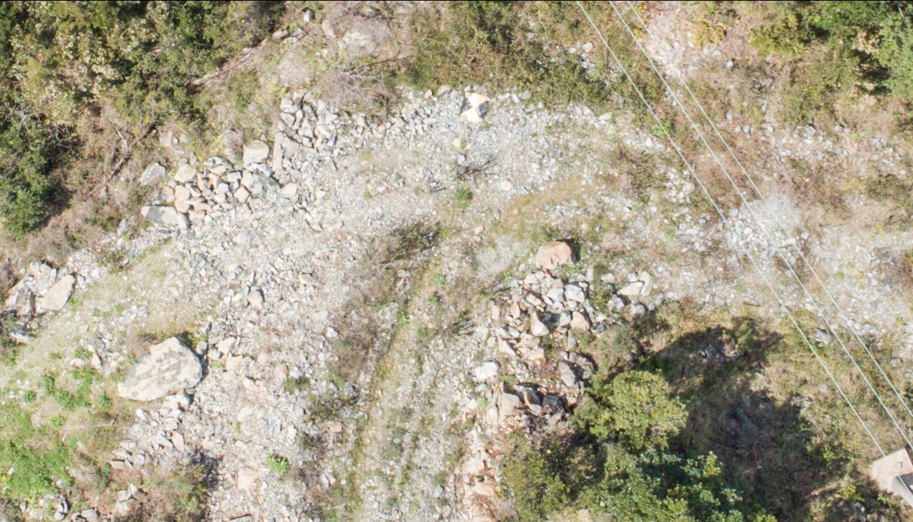 immagine aerea di zona rurale scattata da drone in rilievo aerofotogrammetrico prima della regolazione del dettaglio