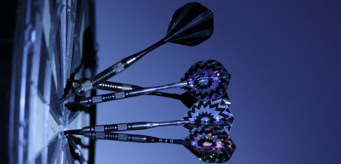 Immagine di freccie che raggiungono il centro di un bersaglio - misure precise ed accurate