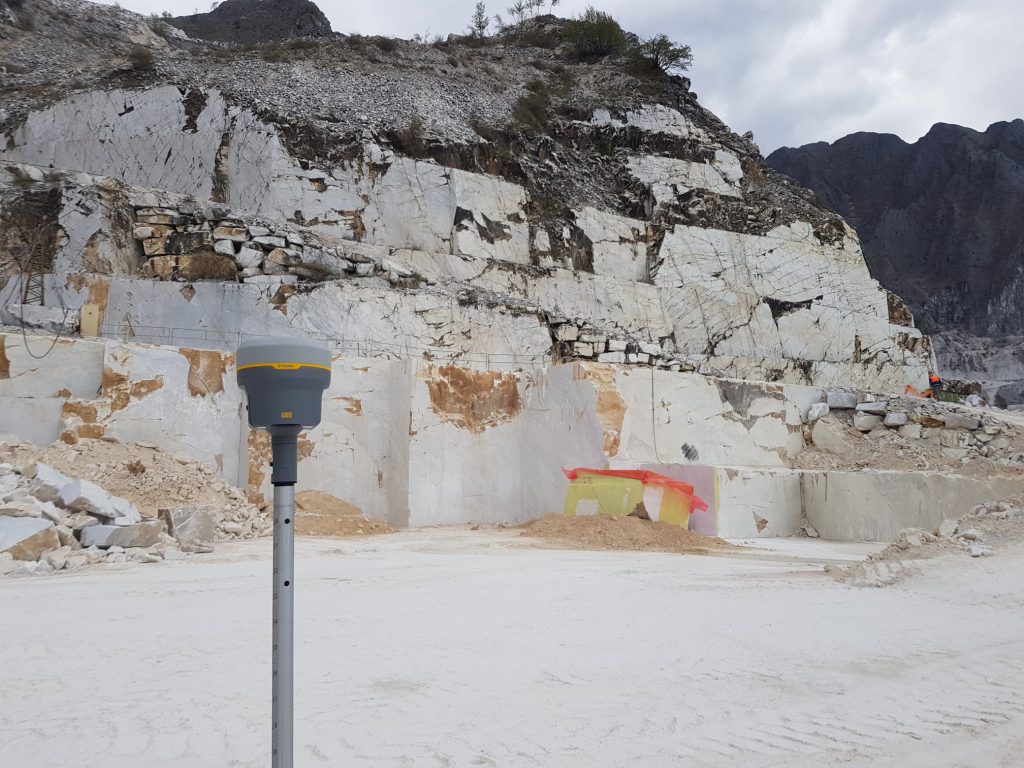 Antenna GNSS R12i nelle cave di marmo di Carrara